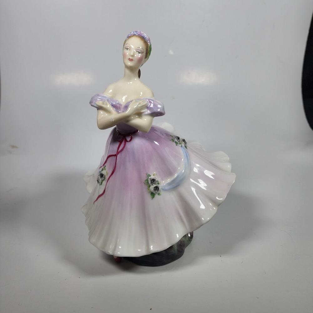 ROYAL DOULTON Lady Girl Woman Figurine THE BALLERINA 1952
